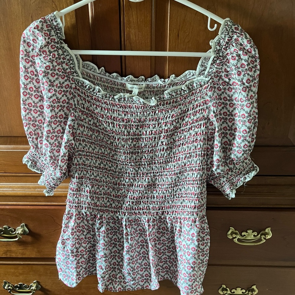Adorable Max Studio floral top (L)